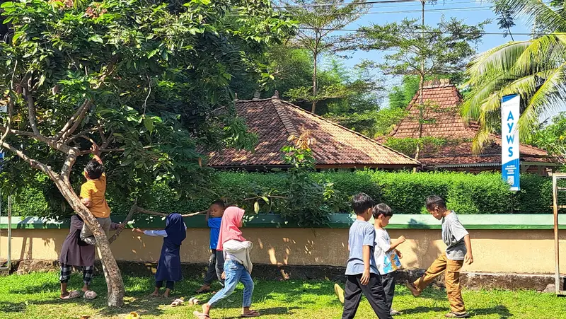 Berjalan dan belajar di lingkungan Sayogya