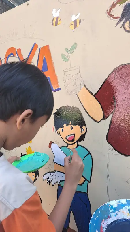 Melukis mural Sayogya bersama-sama