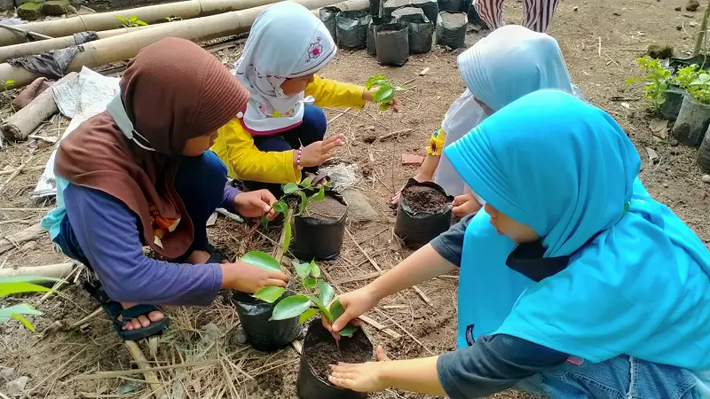 Momen keseharian Sayogya