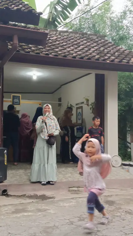 Momen keseharian Sayogya